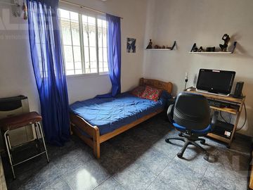 Duplex  en Castelar - 2 dormitorios - Patio - Cochera - Oficina -