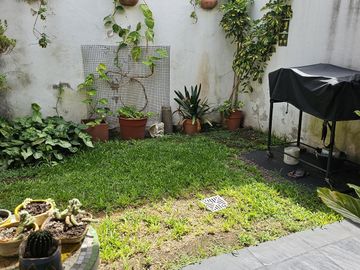 Duplex  en Castelar - 2 dormitorios - Patio - Cochera - Oficina -