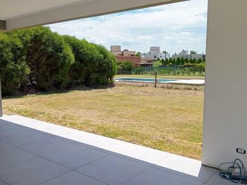VENTA - Casa en Puerto Roldan