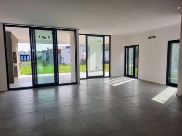 VENTA - Casa en Puerto Roldan