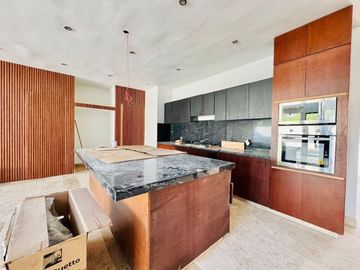 EN VENTA CASA DE DISEÑO DOBLE ALTURA EN ZONA PASEOS COUNTRY MERIDA NORTE