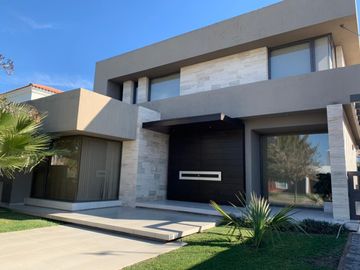 Casa en  venta Barrio Privado Lago del Torreon