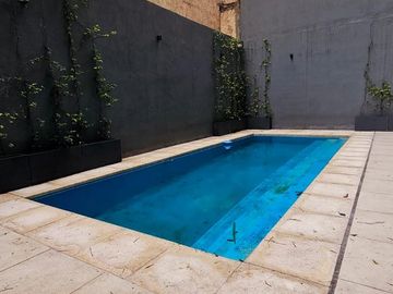 ALQUILER! Departamento de categoría tipo dúplex de 2 dormitorios en Lavalle al 1100, Barrio Sur