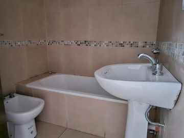 ALQUILER! Departamento de categoría tipo dúplex de 2 dormitorios en Lavalle al 1100, Barrio Sur