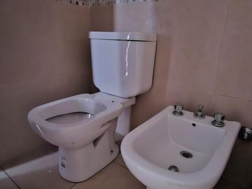 ALQUILER! Departamento de categoría tipo dúplex de 2 dormitorios en Lavalle al 1100, Barrio Sur