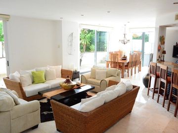 INCREÍBLE DEPARTAMENTO DE TRES NIVELES CON DOS RECÁMARAS EN INMEJORABLE UBICACIÓ