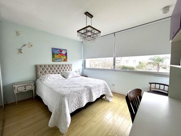Los Alisos  casa con 4 dormitorios al agua en Nordelta, alquiler con muebles. Anual o temporal.
