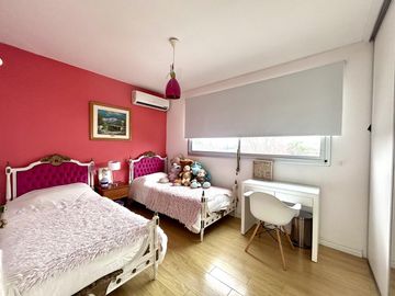 Los Alisos  casa con 4 dormitorios al agua en Nordelta, alquiler con muebles. Anual o temporal.