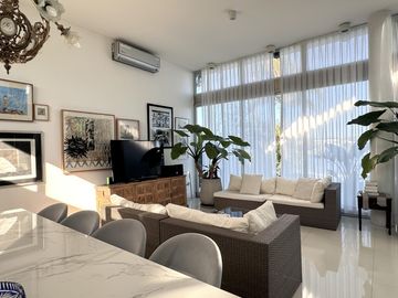 Los Alisos  casa con 4 dormitorios al agua en Nordelta, alquiler con muebles. Anual o temporal.