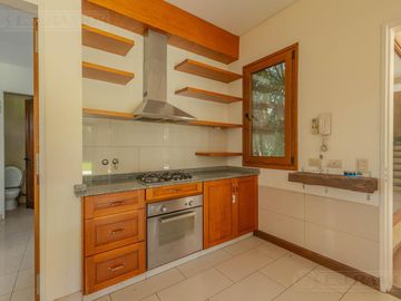 Casa  en venta y alquiler  en Los Sauces