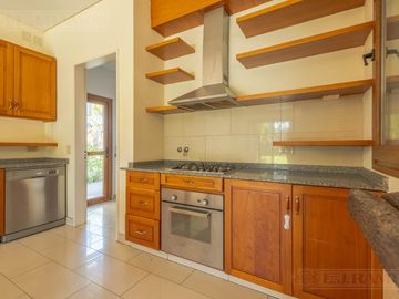 Casa  en venta y alquiler  en Los Sauces