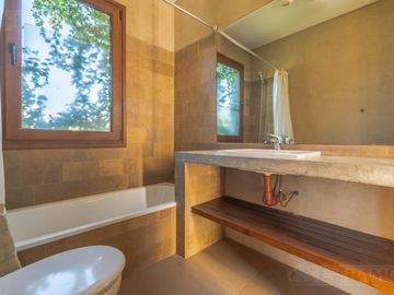 Casa  en venta y alquiler  en Los Sauces