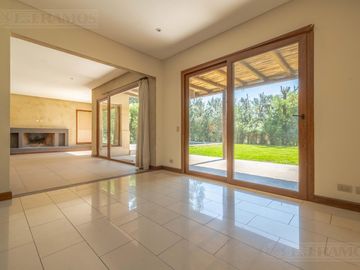 Casa  en venta y alquiler  en Los Sauces