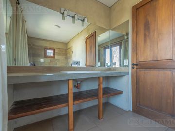 Casa  en venta y alquiler  en Los Sauces