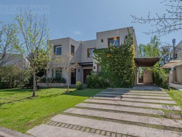 Casa  en venta y alquiler  en Los Sauces