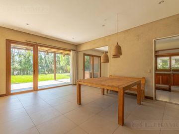 Casa  en venta y alquiler  en Los Sauces