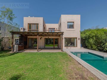 Casa  en venta y alquiler  en Los Sauces