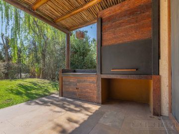 Casa  en venta y alquiler  en Los Sauces