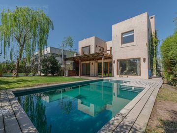 Casa  en venta y alquiler  en Los Sauces