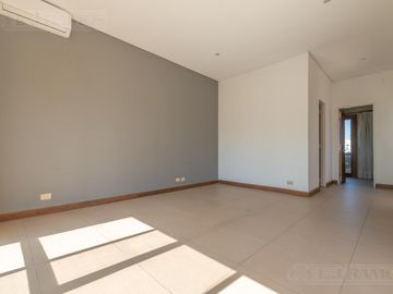 Casa  en venta y alquiler  en Los Sauces