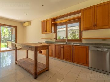 Casa  en venta y alquiler  en Los Sauces