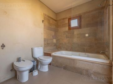 Casa  en venta y alquiler  en Los Sauces