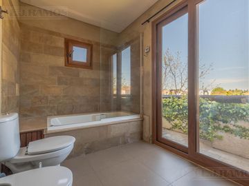 Casa  en venta y alquiler  en Los Sauces