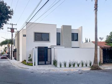 Casa completamente remodelada en venta en Contry en Monterrey