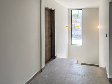 Casa completamente remodelada en venta en Contry en Monterrey