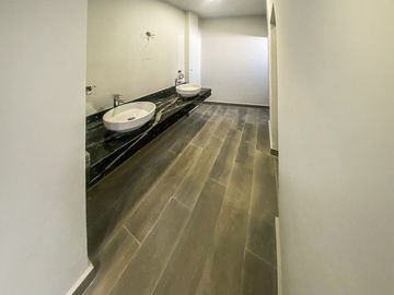 Casa completamente remodelada en venta en Contry en Monterrey