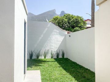 Casa completamente remodelada en venta en Contry en Monterrey
