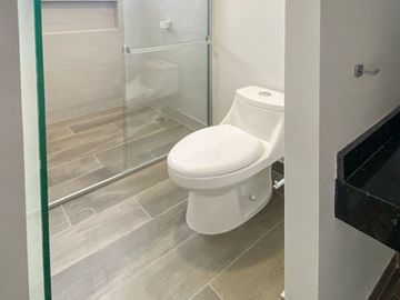 Casa completamente remodelada en venta en Contry en Monterrey