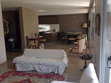 Casa en Venta en Barrio Santa Guadalupe con vista a fondo verde