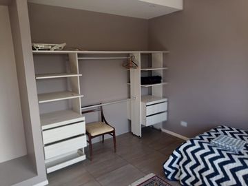 Casa en Venta en Barrio Santa Guadalupe con vista a fondo verde