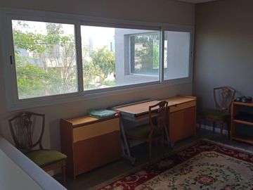 Casa en Venta en Barrio Santa Guadalupe con vista a fondo verde
