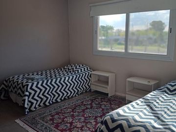 Casa en Venta en Barrio Santa Guadalupe con vista a fondo verde