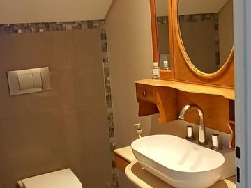 Casa en Venta en Barrio Santa Guadalupe con vista a fondo verde