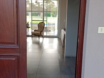Casa en Venta en Barrio Santa Guadalupe con vista a fondo verde