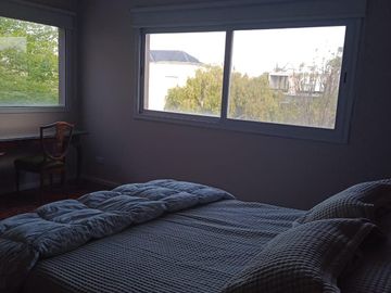 Casa en Venta en Barrio Santa Guadalupe con vista a fondo verde