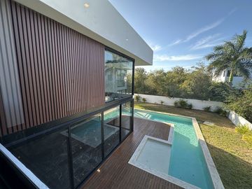 Casa  de lujo en venta en residencial Yucatán Country Club, Mérida, Yucatán