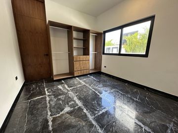 Casa  de lujo en venta en residencial Yucatán Country Club, Mérida, Yucatán