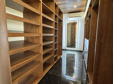 Casa  de lujo en venta en residencial Yucatán Country Club, Mérida, Yucatán
