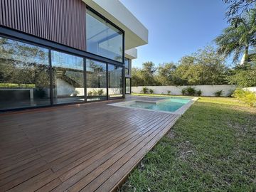 Casa  de lujo en venta en residencial Yucatán Country Club, Mérida, Yucatán