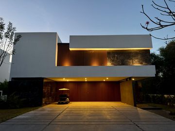 Casa  de lujo en venta en residencial Yucatán Country Club, Mérida, Yucatán