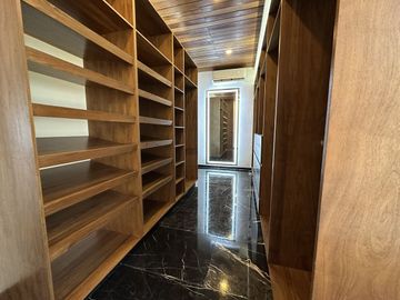 Casa  de lujo en venta en residencial Yucatán Country Club, Mérida, Yucatán