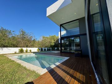 Casa  de lujo en venta en residencial Yucatán Country Club, Mérida, Yucatán