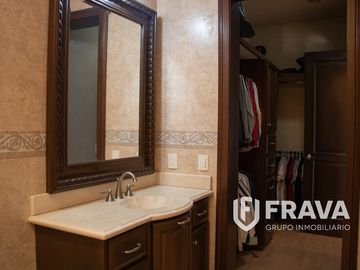 VENTA DE CASA EN BUGAMBILIAS