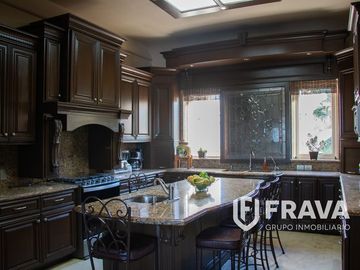 VENTA DE CASA EN BUGAMBILIAS
