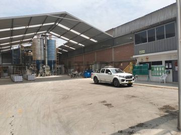 SE VENDE LOCAL INDUSTRIAL
