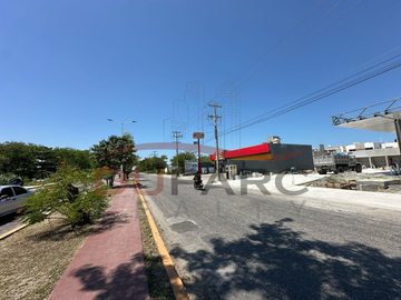 Terreno Comercial de 1,000 m2. Av. Central